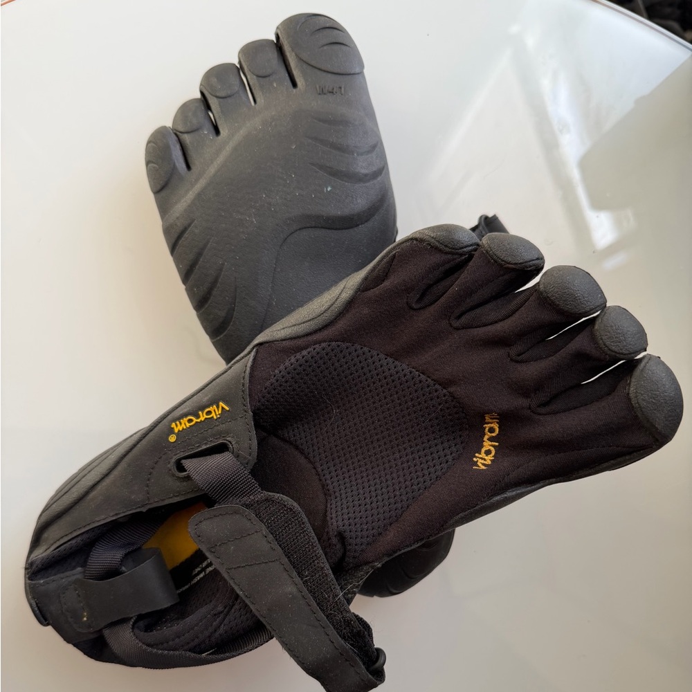 Vibram FiveFingers Black Toe Footwear